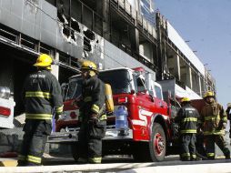 Tras el incendio de hoy que dejó un muerto, la construcción del hotel en López Mateos y Lázaro Cárdenas quedó clausurada. M. FREYRÍA  /