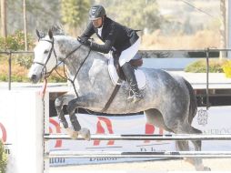 • El jinete tapatío Javier Fernández será de los que competirá por las moñas en el certamen nacional. A. CAMACHO  /