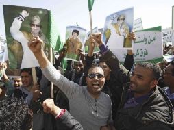 Manifestantes que apoyan al gobierno también salieron a las calles. EFE  /