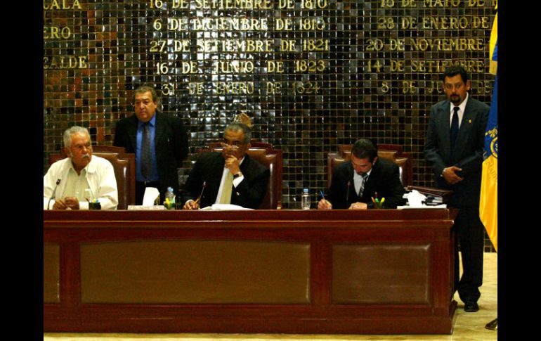 El diputado Raúl Vargas, señala que el acuerdo implica un compromiso que todos deben buscar que se materialice. E. BARRERA  /