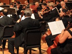 Bajo la batuta de Leonardo Gasparini, director titular interino. A. HINOJOSA  /