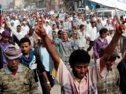 La ola de protestas contra regímenes autoritarios continuó su expansión con disturbios en Libia, Bahréin y Yemen (foto). EFE  /