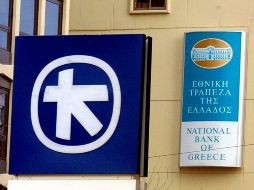 Las cotización de las acciones de los dos bancos quedaron suspendidas hoy en la Bolsa de Atenas.EFE  /