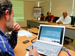 Representantes de taxistas insisten en que el incremento de 50% en las tarifas está justificado. E. BARRERA  /