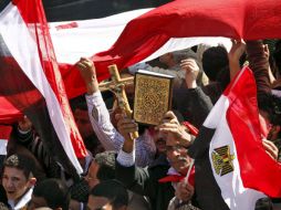 Los manifestantes agolparon la Plaza Tahrir para festejar la caída del presidente Hosni Mubarak. EFE  /