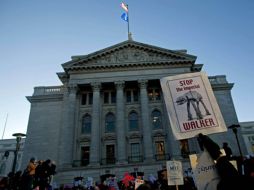La manifestación afuera del Congreso de Wisconsin ya tiene tres días. REUTERS  /