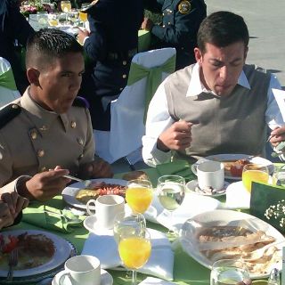 Alcaldes metropolitanos y soldados festejan el Día del Ejército