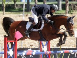 Alberto Aldana, montando a “Pyrene De Louzes Scappino BMW”, ganó el Clásico Herradura. A. CAMACHO  /