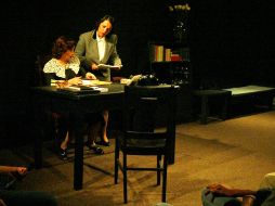 Escena de la obra Señora Klein, puesta en escena que presenta la historia de la famosa psicoanalista alemana. E. BARRERA  /