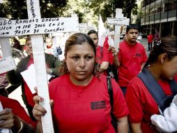 Familiares, amigos e integrantes de la organización ''Familia Pasta de Conchos'', realizan una pequeña peregrinación. EL UNIVERSAL  /