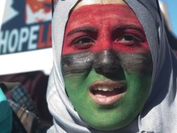 Una mujer se manifiesta durante la marcha contra el Gobierno de Trípoli, en Washington. AFP  /