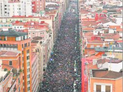 Los manifestantes salieron a las calles de Bilbao a exigir la legalización de el nuevo partido de la izquierda vasca. EFE  /