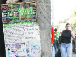 La publicidad que anuncia los productos que ofrecen solucionar problemas de salud sin complicaciones carece de regulación. M. FREYRÍA  /