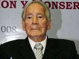 Iturriaga Sauco fue reconocido con la Medalla ''Belisario Domínguez'' , que otorga el Senado de la República Mexicana. EFE  /