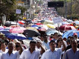 Integrantes del sindicato de maestros realizaron una marcha en Oaxaca la semana pasada. ARCHIVO  /