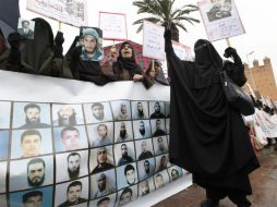 Mujeres exigen la liberación de miembros del grupo islamita marroquí, en Rabat. REUTERS  /