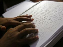 El espacio cuenta con distintos recursos para facilitar la lectura en aquellas personas que padecen ceguera. E. BARRERA  /