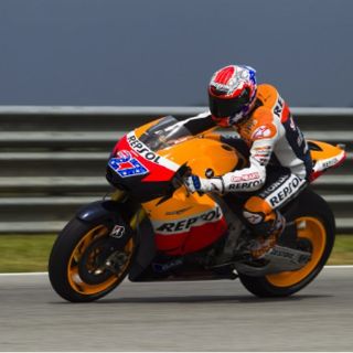 Stoner arranca como el más veloz