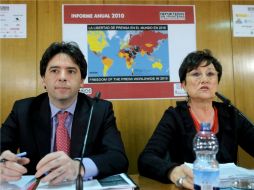 Responsables de Reporteros Sin Fronteras presentaron el ''Informe anual de la libertad de prensa en el mundo en 2010''. EFE  /