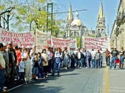 Choferes de la ruta 24 durante su manifestación frente al Congreso.  /