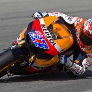 Stoner vuelve a dominar los ensayos en Sepang