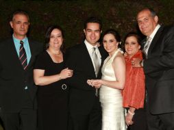 Los novios disfrutaron de un brindis y una rica cena.  /