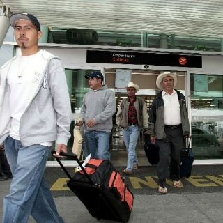 Firman convenio para que paisanos en EU terminen estudios