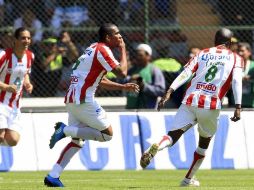 Los jugadores del Necaxa festejando su victoria del partido ante el Toluca. MEXSPORT  /