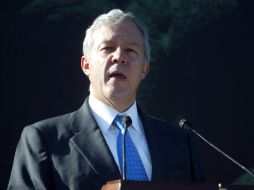 El secretario general de Gobierno, Fernando Guzmán, señala que no se ha cancelado la Vía Express. A. HINOJOSA  /