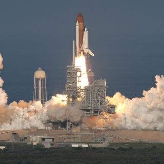 El Discovery parte en su última misión tras ocho intentos