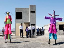 La constructora amenizó el evento con arlequines en sancos, previo al inicio de obras. E. PACHECO  /