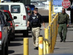 Agentes de Inmigración y Aduana de EU también intensificaron las revisiones en el cruce fronterizo de Tijuana a San Ysidro. NTX  /