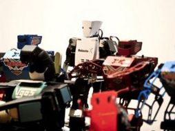 Participaron cinco androides de dos piernas. AP  /