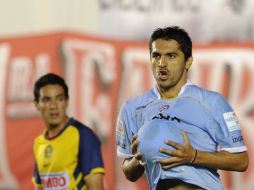 Santiago Salcedo (der.), de Argentinos Juniors, celebra la anotación marcada esta noche. AFP  /