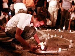 El punto final de la concentración fue la Plaza de la República, donde encendieron veladoras. E. PACHECO  /