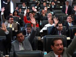Los integrantes de la Cámara alta dan su aval al dictamen de la Ley de Migración. EL UNIVERSAL  /