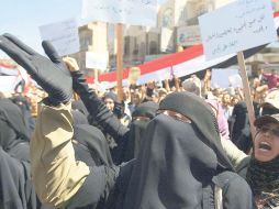 Voces femeninas se unen contra el régimen de Alí Abdalá Salé, cerca de la Universidad de Saná. AFP  /