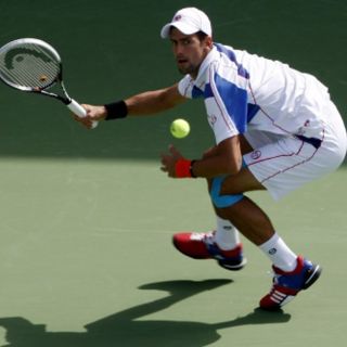 Djokovic, primero en llegar a la final de Dubai