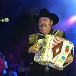 Ramón Ayala es trasladado a un hospital durante su concierto
