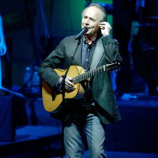 Con cariño y dolor recuerda Serrat a El Salvador