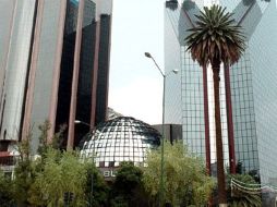 En el mercado cambiario, el dólar de ventanilla se ubica en 11.84 pesos a la compra y en 12.24 pesos a la venta. ARCHIVO  /