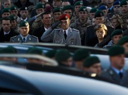 La canciller alemana, Angela Merkel,  durante  la ceremonia de despedida en  la ciudad de Regen. REUTERS  /