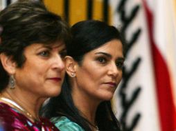 Guadalupe Morfín (centro) y Lydia Cacho (derecha) estuvieron presentes ayer en el Foro de la Mujer. E. BARRERA  /