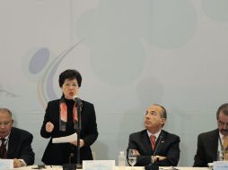 El Presidente Felipe Calderon y la directora general de la OMS, Margaret Chan.  /