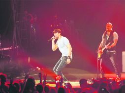 El ibérico desplegó todo su carisma sobre el escenario del Coloso de Periférico Norte. E. PACHECO  /