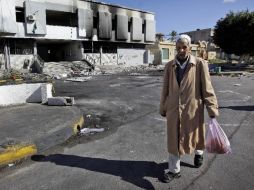 Mientras el líder libio amenaza a la oposición, los habitantes se preocupan por conseguir víveres en medio de las trifulcas. AP  /