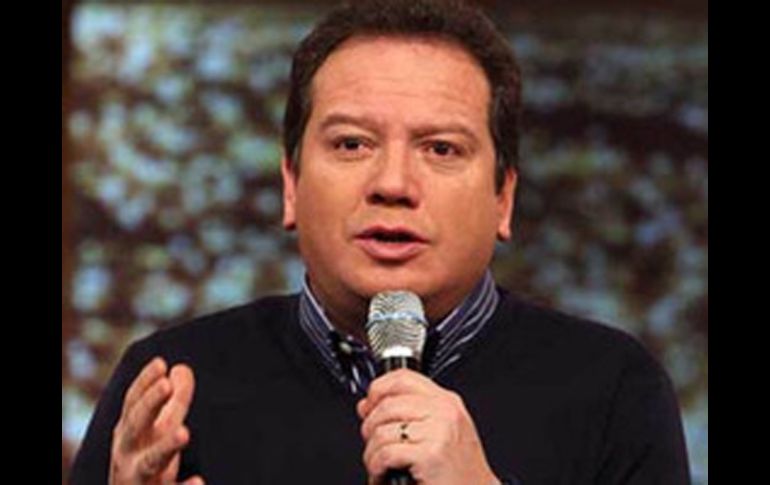 Bromeó al comunicador al referirse a una canción contenida en su disco con nombre original en inglés. ESPECIAL  /