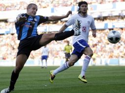 Las acciones en el juego entre Querétaro y Cruz Azul fueron muy disputadas. MEXSPORT  /