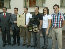 Directivos de RCI entregan los reconocimientos a representantes y colaboradores de Guadalajara Plaza Express. E.FLORES  /