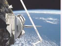 El transbordador Discovery logró acoplarse el sábado a la Estación Espacial Internacional. EFE  /